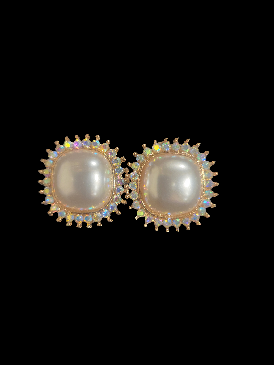 Pearl Clip On Earring