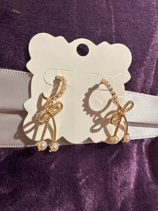 Gold Bow Pearl Earring