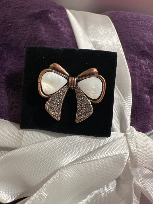 Cooper/Pearl Bow Ring