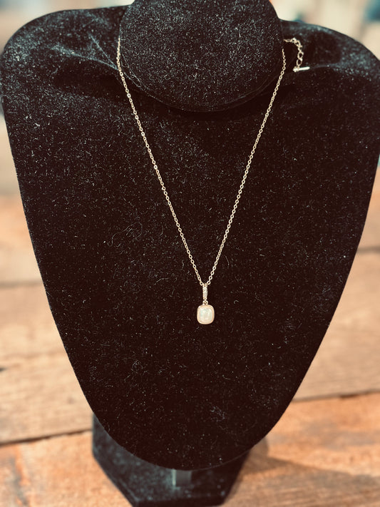 Simple Pearl Gold Necklace